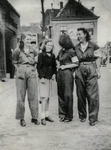 OVI-00001177 de vier koeriersters uit het verzet op bijeenkomst in Purmerend. A.Hazelhoff; M.Boots; B.Dekker; B.Hazelhoff